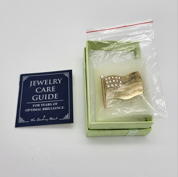 10k gold platted brass American flag pin from the Danbury Mint - Picture 5 of 5